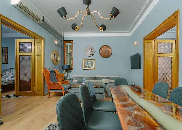 Top Center, 3Bdr, Heart Of The City, Free Secured Parking