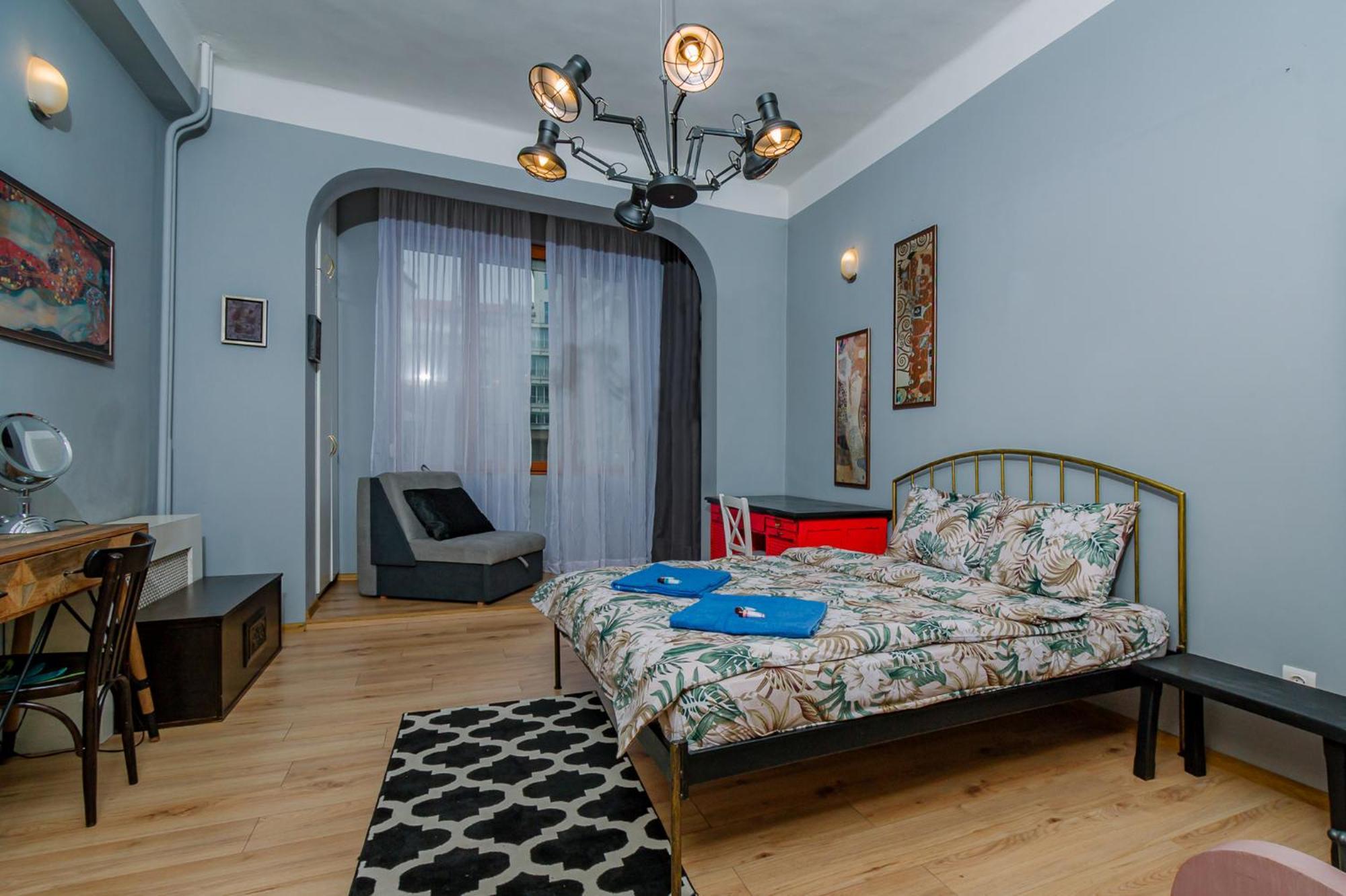Center, 3bdr, Heart Of The City, Free Secured Parking * Sofia